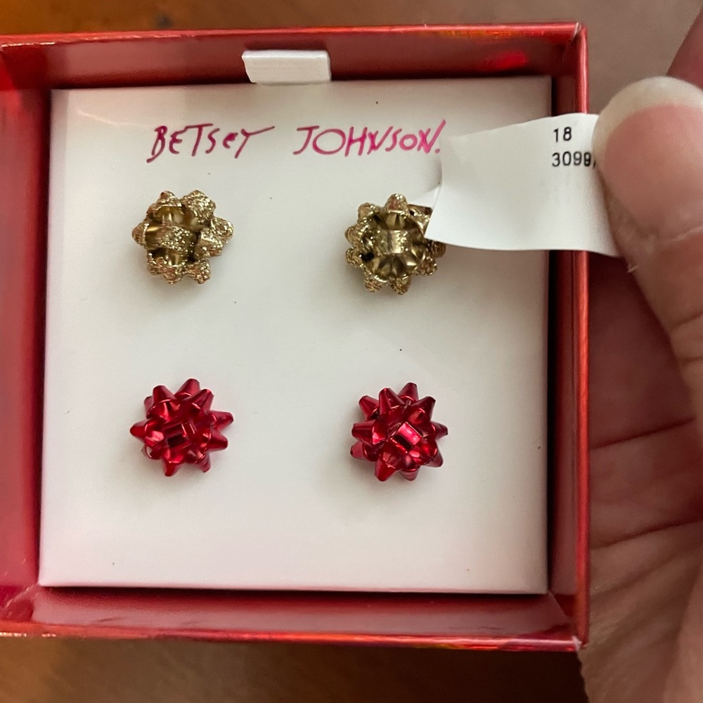 New Betsy Johnson Bow Earrings Set